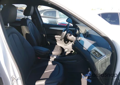 2018 BMW X1 xDrive28I z USA, uszkodzony, nr VIN WBXHT3C36J5K30649